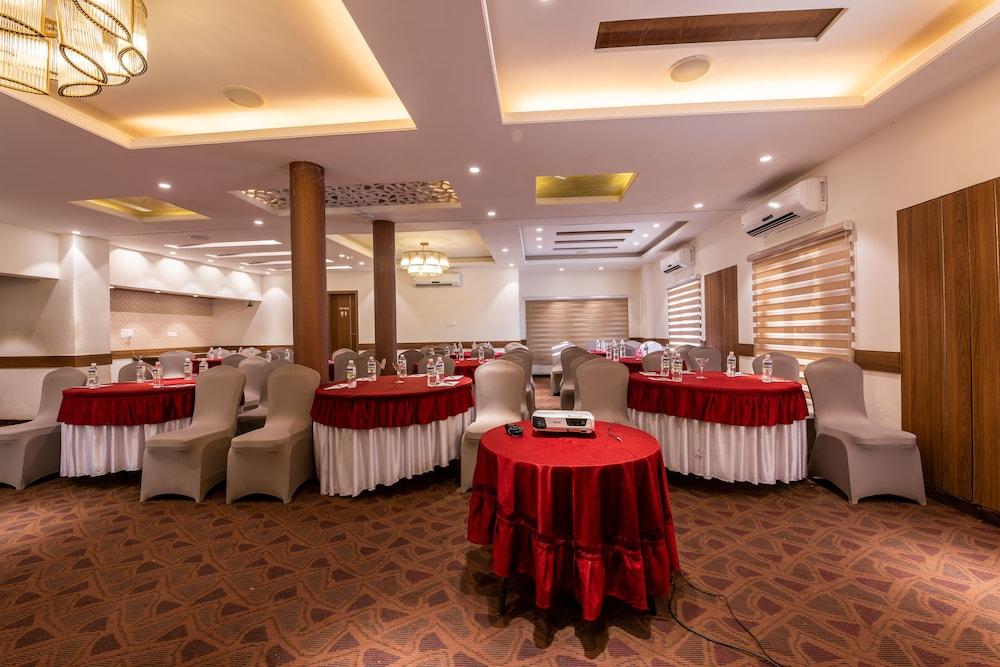 Treebo Trend Surya Nashik Hotel Екстериор снимка